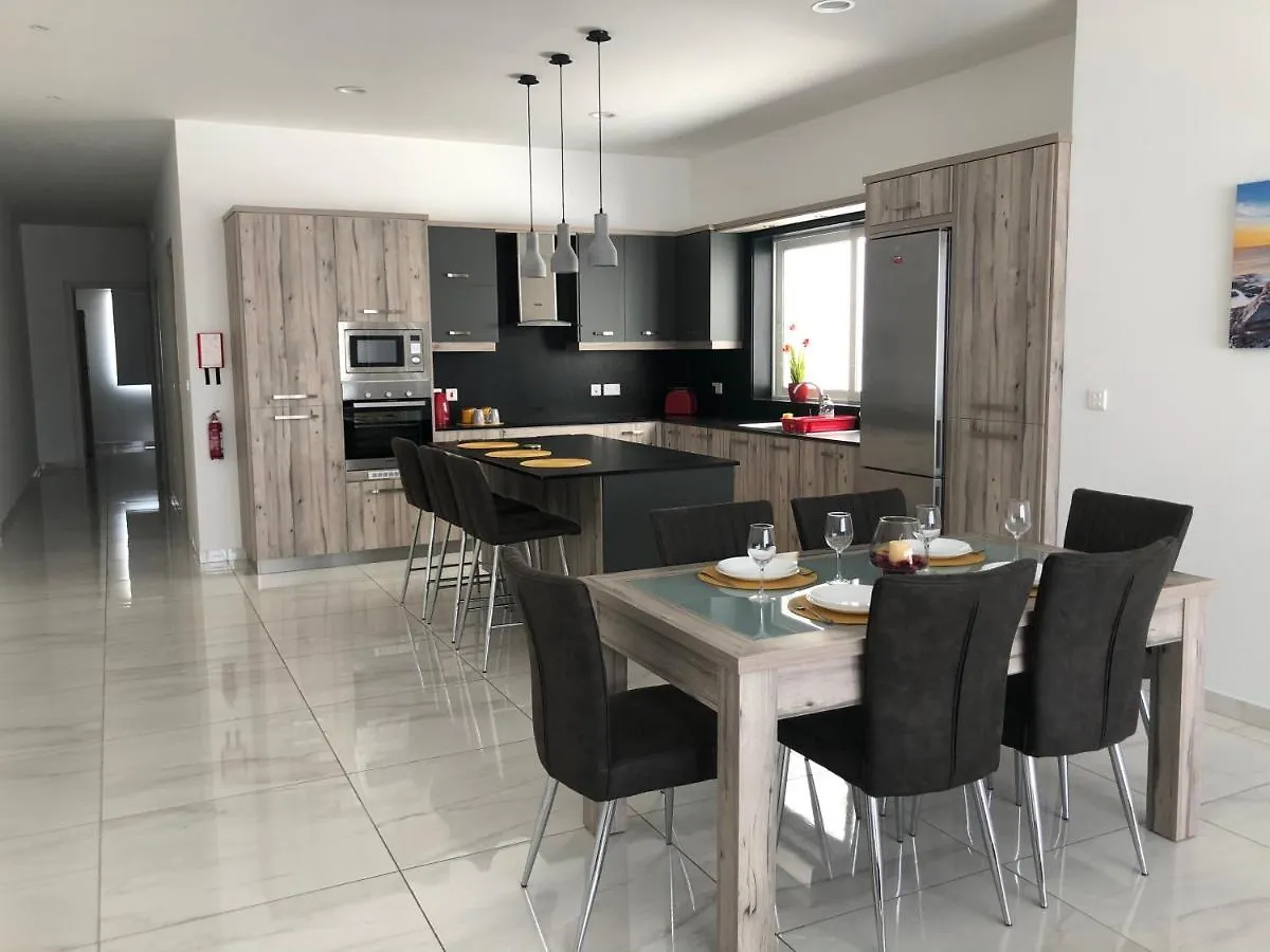 Apartment Penthouse In Marsaxlokk With Panoramic Views: 3 Bedrooms, 2 Baths
